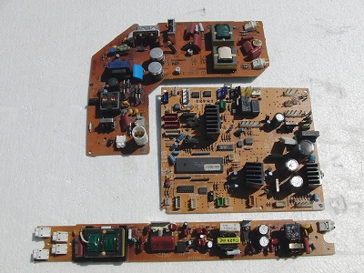 赤色/茶色で、典型的な家電基板、ICが数個しかなく、希少金属を含まない部品ばかり