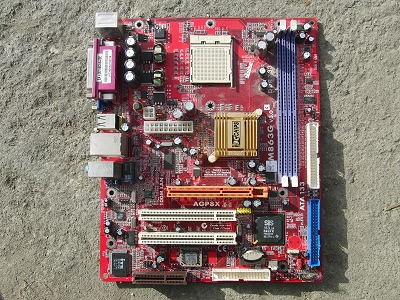CPU：Socket563(AMDのMobileCPU向けのCPUソケット)