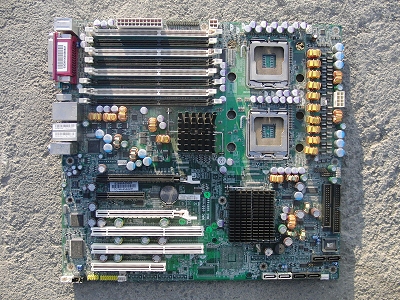 CPU：LGA771 x 2(サーバー用、Dual)