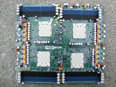 CPU：Socket940(サーバー用) x 4(Quad)