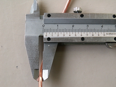 ＜手順6＞銅線の太さをノギスで調べる(理由は後述)。